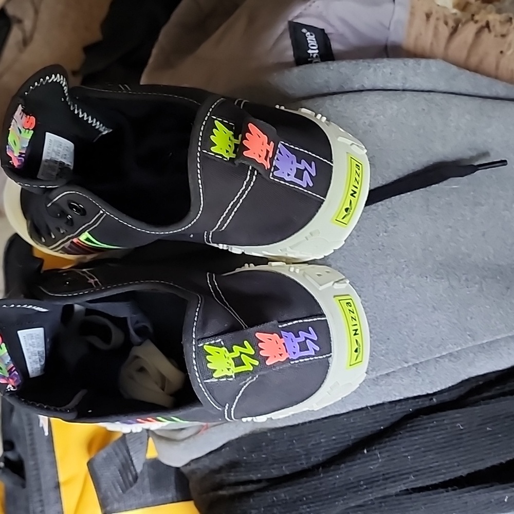 ADIDAS SHOES - Picture 3 of 3
